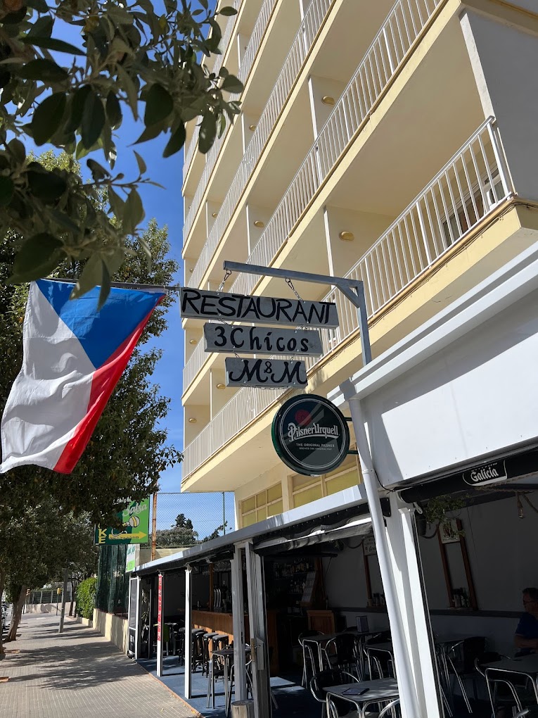 Tres Chicos venue image